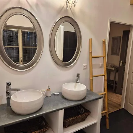 Le Chai De Oda ve Kahvaltı Villiers (Vienne)