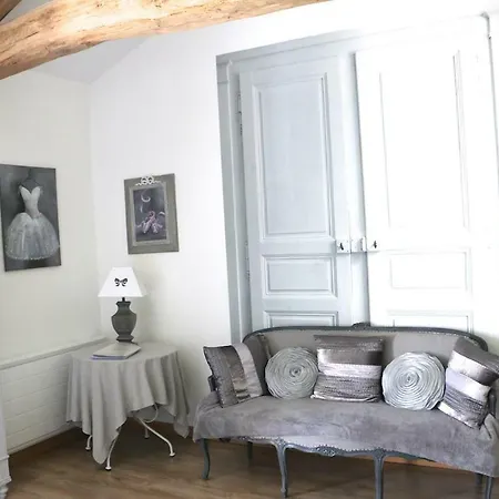 Le Chai De Oda ve Kahvaltı 3*