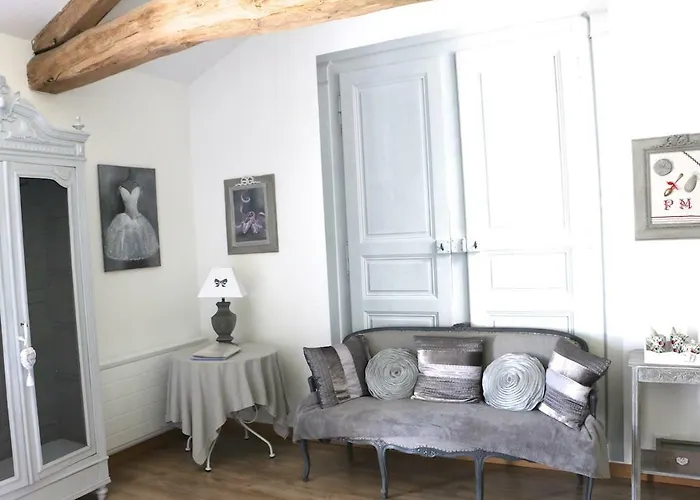 Le Chai De Alojamento de Acomodação e Pequeno-almoço 3*